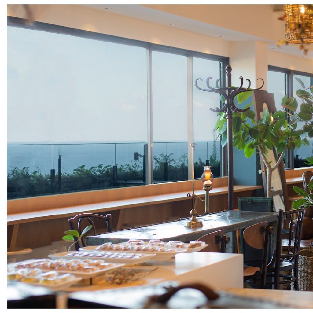 nagisArt café　熱海のカフェ（海）